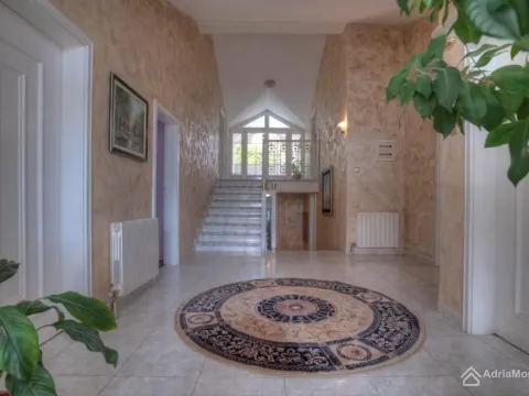 Prodaja, kuća, 700m², Tološi, Podgorica - image 5