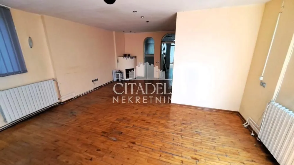 Izdavanje, kuća, 200m², Čukarica, Beograd
