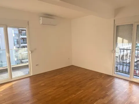 Rent, two bedroom apartment, 60m², Stari Aerodrom, Podgorica - image 1
