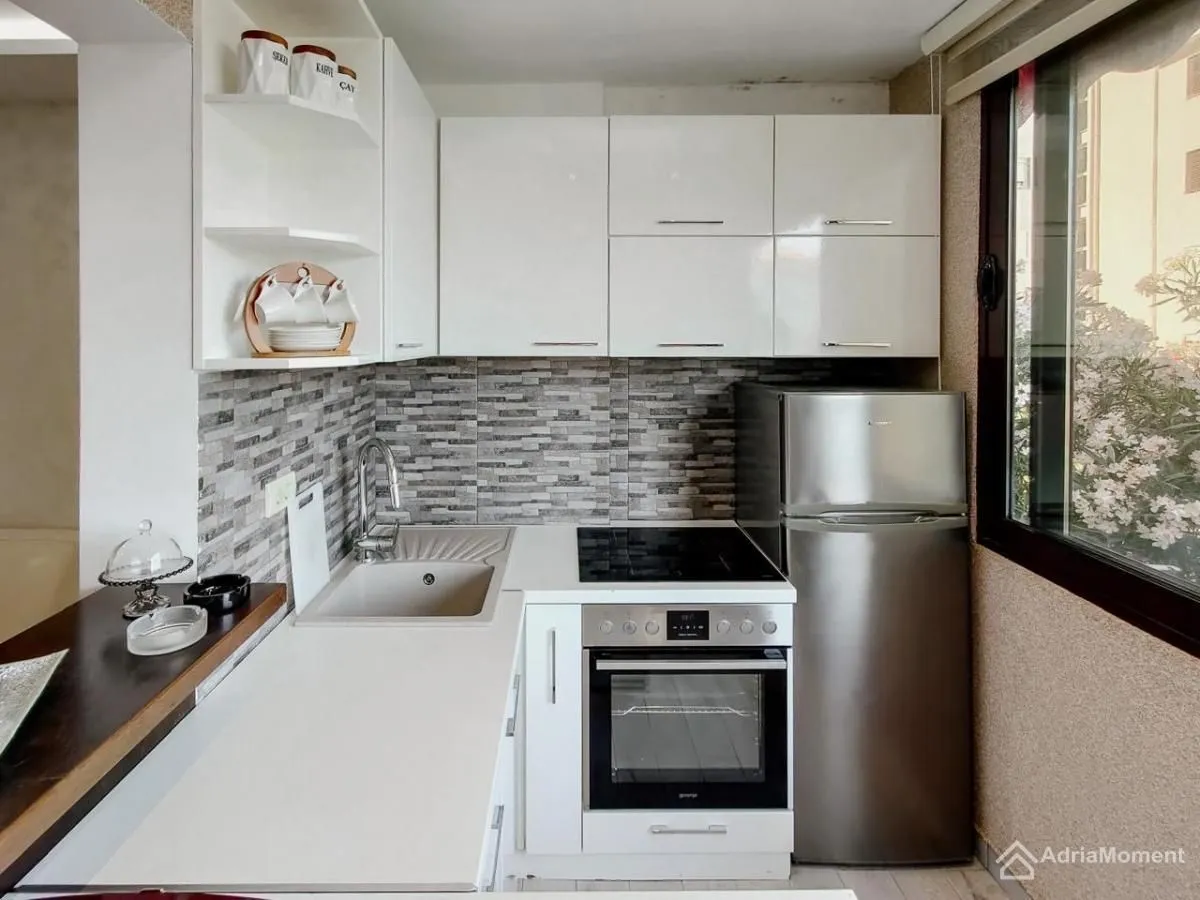 Prodaja, jednosoban stan, 47m², Dobrota, Kotor