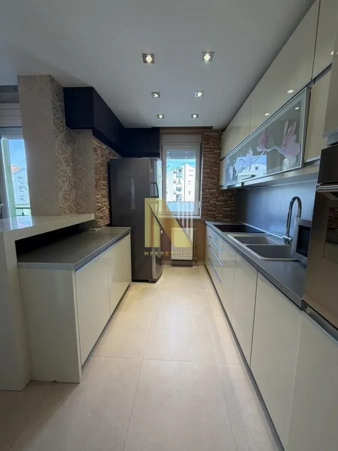 Rent, apartment, 174m², Grbavica, Novi Sad Sve Podlokacije