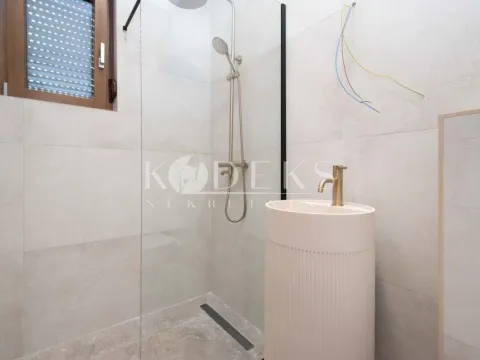 Rent, four bedroom apartment, 221m², Vezirov Most, Podgorica - image 21