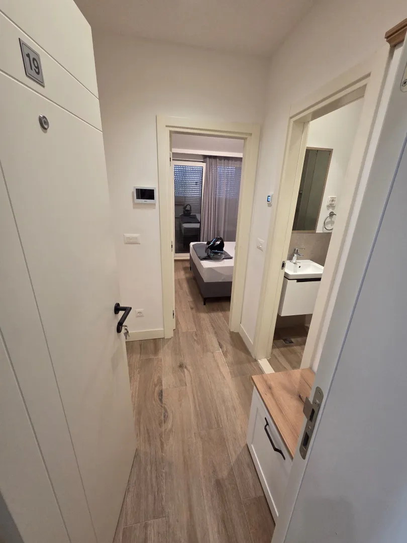 Izdavanje, jednosoban stan, 35m², Radovići, Tivat