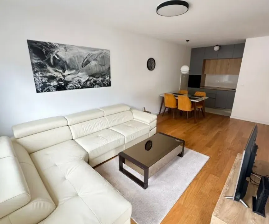 Izdavanje, dvosoban stan, 76m², Central Point, Podgorica