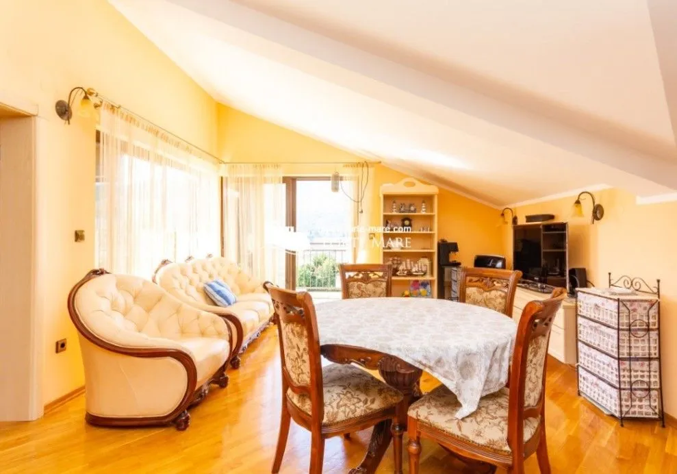 Prodaja, dvosoban stan, 88m², Đenovići, Herceg Novi