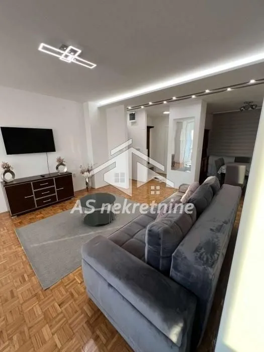 Izdavanje, trosoban stan, 70m², Novi Beograd Blok 23, Novi Beograd Sve Podlokacije