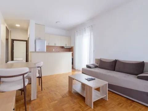 Rent, one bedroom apartment, 53m², Dumidran, Tivat - image 4