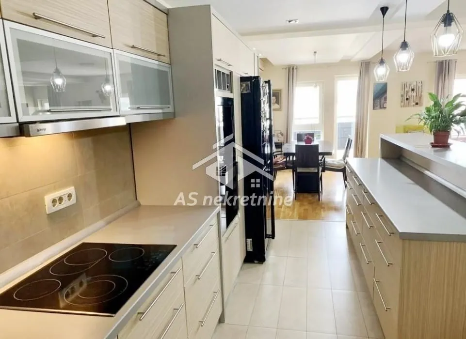 Sale, four bedroom apartment, 157m², Đeram Pijaca, Beograd