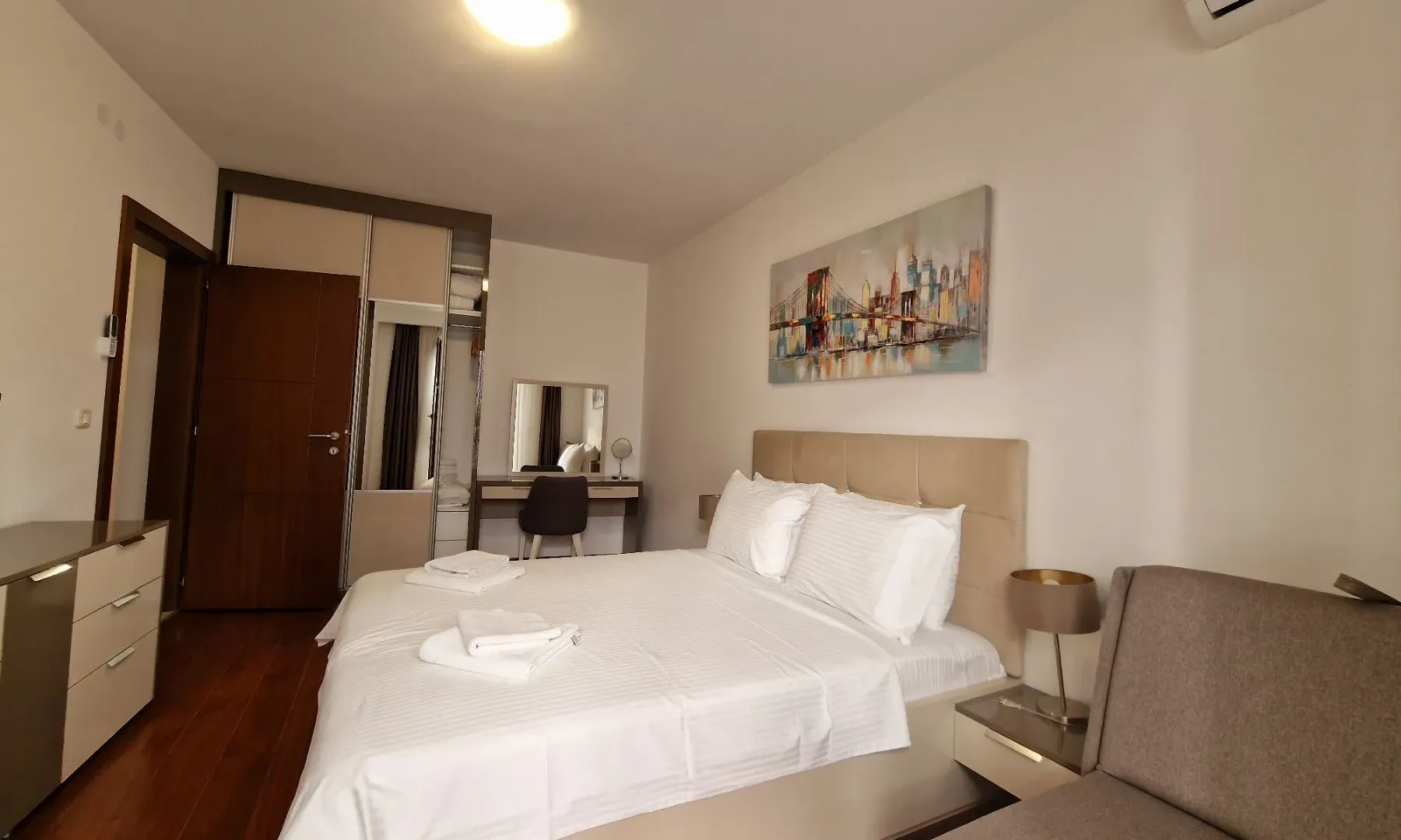Izdavanje, jednosoban stan, 87m², Bečići, Budva