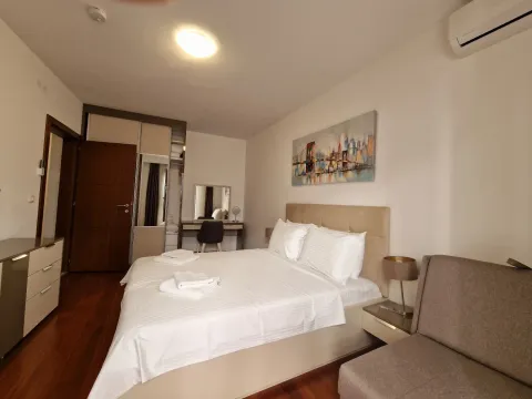 Rent, one bedroom apartment, 87m², Bečići, Budva - image 18