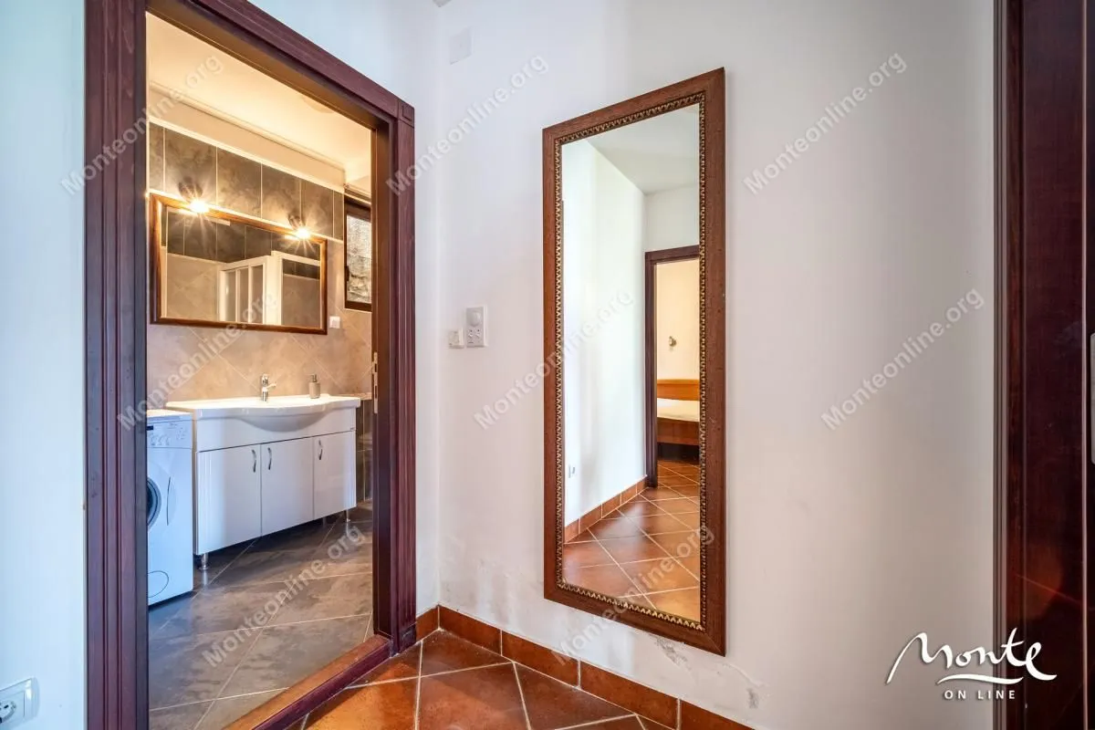 Prodaja, dvosoban stan, 94m², Kostanjica, Kotor