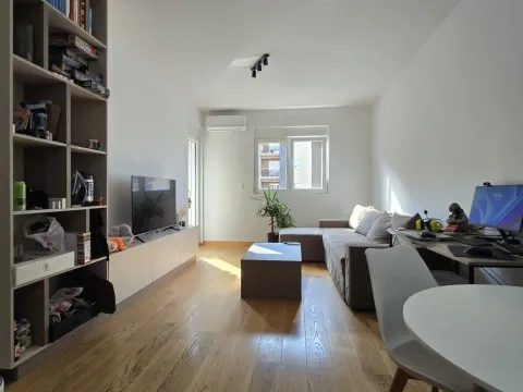 Rent, one bedroom apartment, 45m², City Kvart, Podgorica - image 1