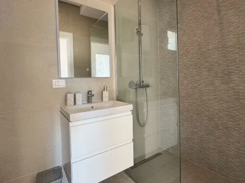 Prodaja, dvosoban stan, 76m², Tivat, Crna Gora - image 18