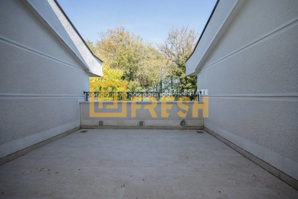 Rent, house, 380m², Mareza, Podgorica