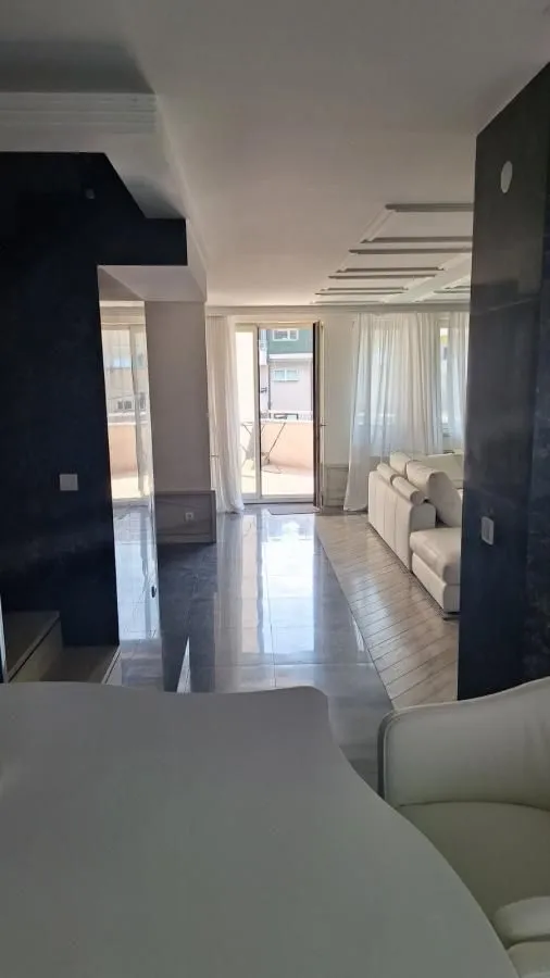 Rent, four bedroom apartment, 270m², Kalenić Pijaca, Vračar Sve Podlokacije