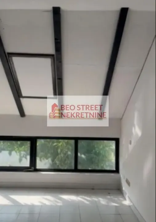 Izdavanje, poslovni prostor, 200m², Surčin, Beograd