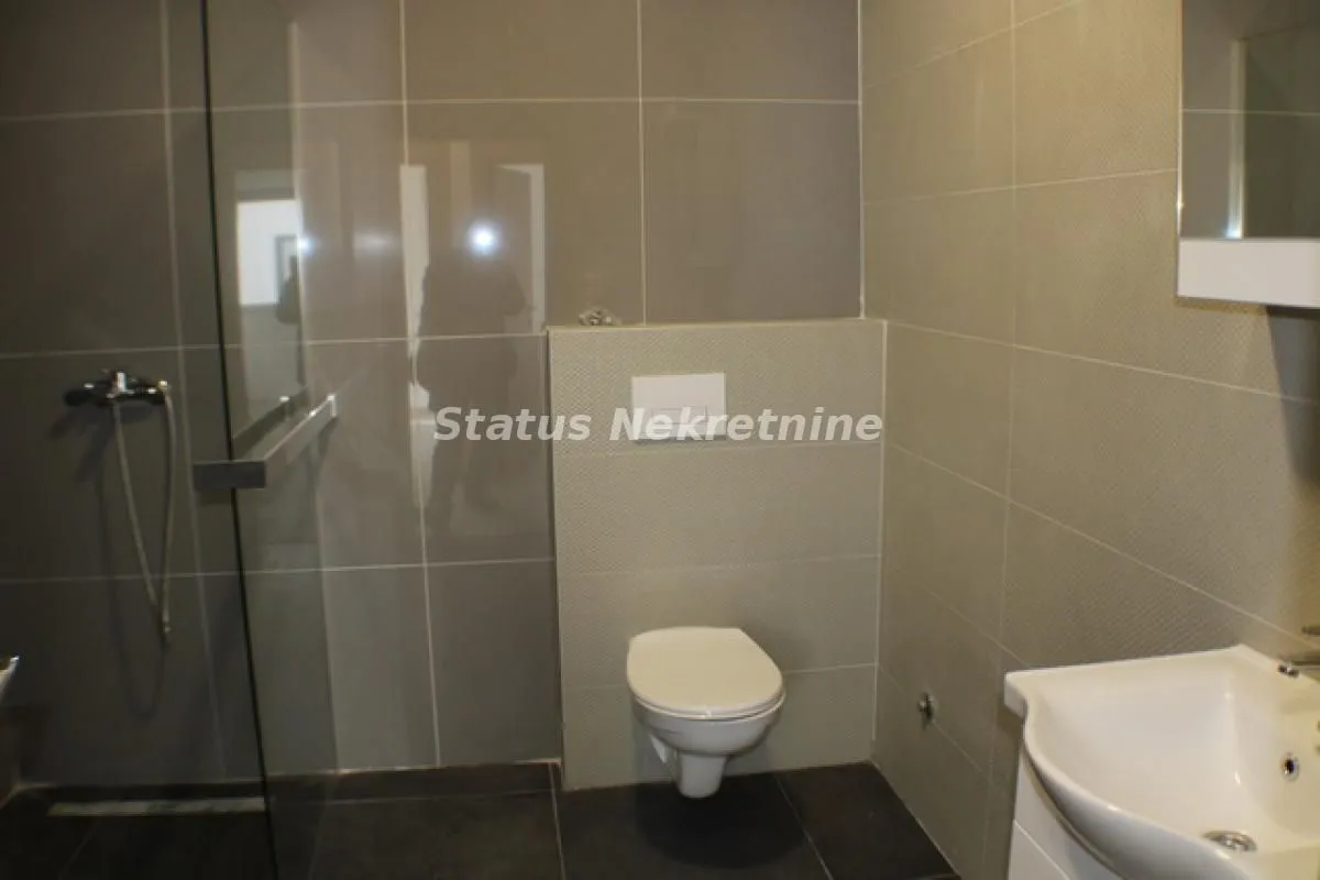 Prodaja, četvorosoban stan, 78m², Petrovaradin, Novi Sad