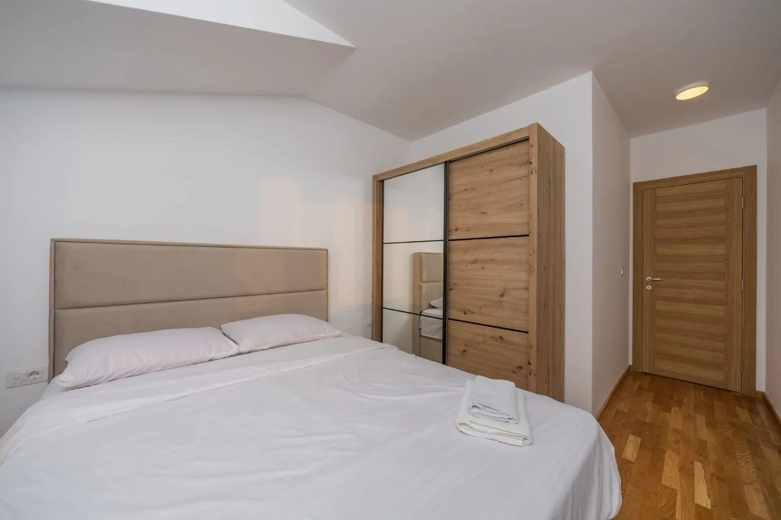 Izdavanje, dvosoban stan, 63m², Stari Aerodrom, Podgorica