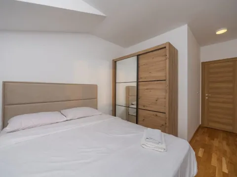 Izdavanje, dvosoban stan, 63m², Stari Aerodrom, Podgorica - image 9