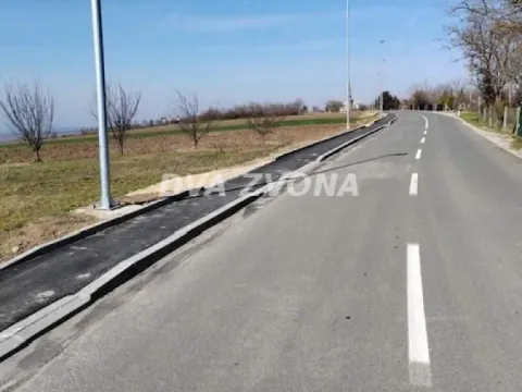 Zemljište in Stari Slankamen