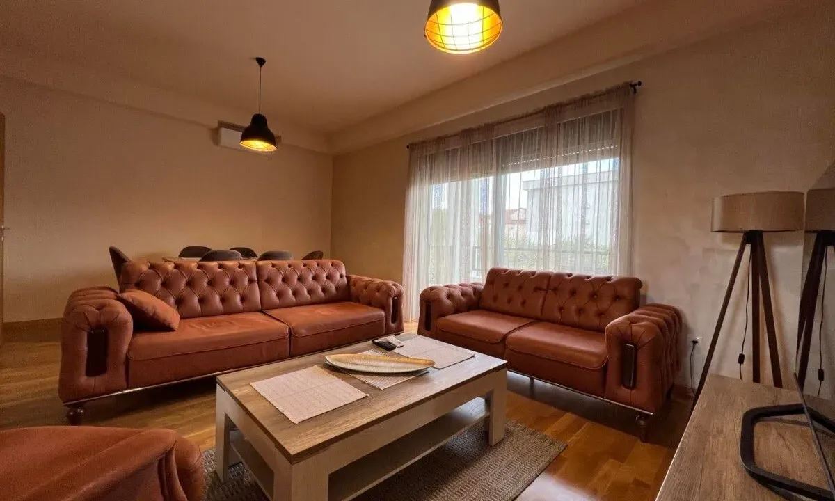 Izdavanje, dvosoban stan, 76m², Dalmatinska ulica, Podgorica