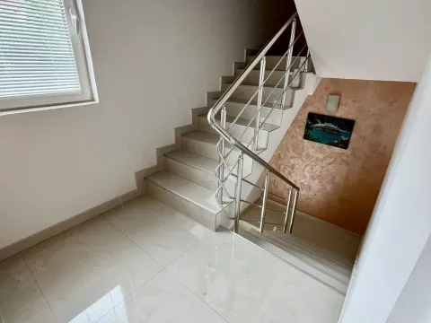 Izdavanje, dvosoban stan, 120m², Budva, Crna Gora - image 6
