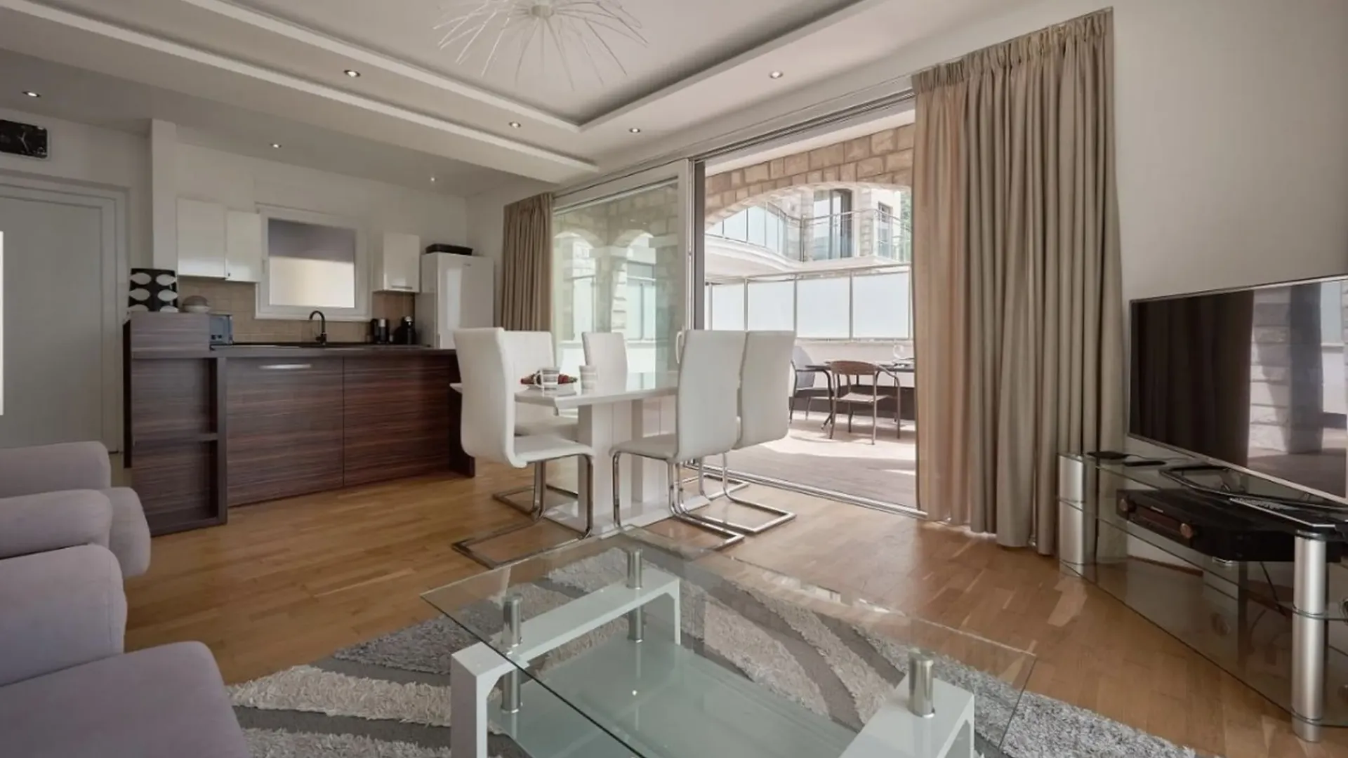 Rent, two bedroom apartment, 75m², Bečići, Budva