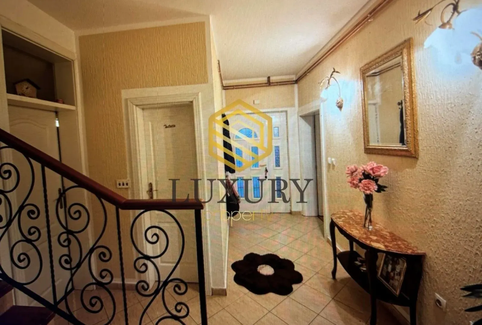 Rent, house, 200m², Donja Gorica, Podgorica