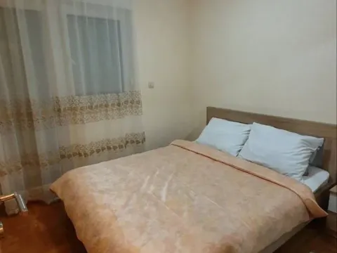 Izdavanje, dvosoban stan, 60m², Stari Aerodrom, Podgorica - image 2