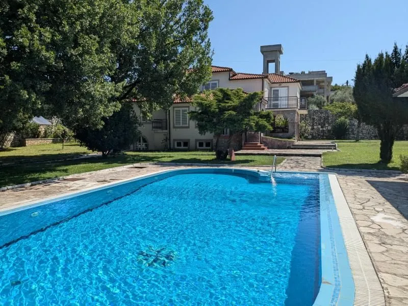 Prodaja, kuća, 400m², Podgorica, Crna Gora