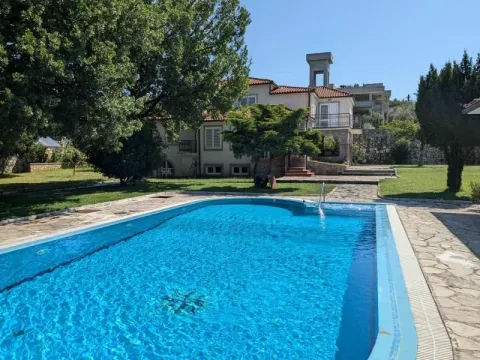 Prodaja, kuća, 400m², Podgorica, Crna Gora