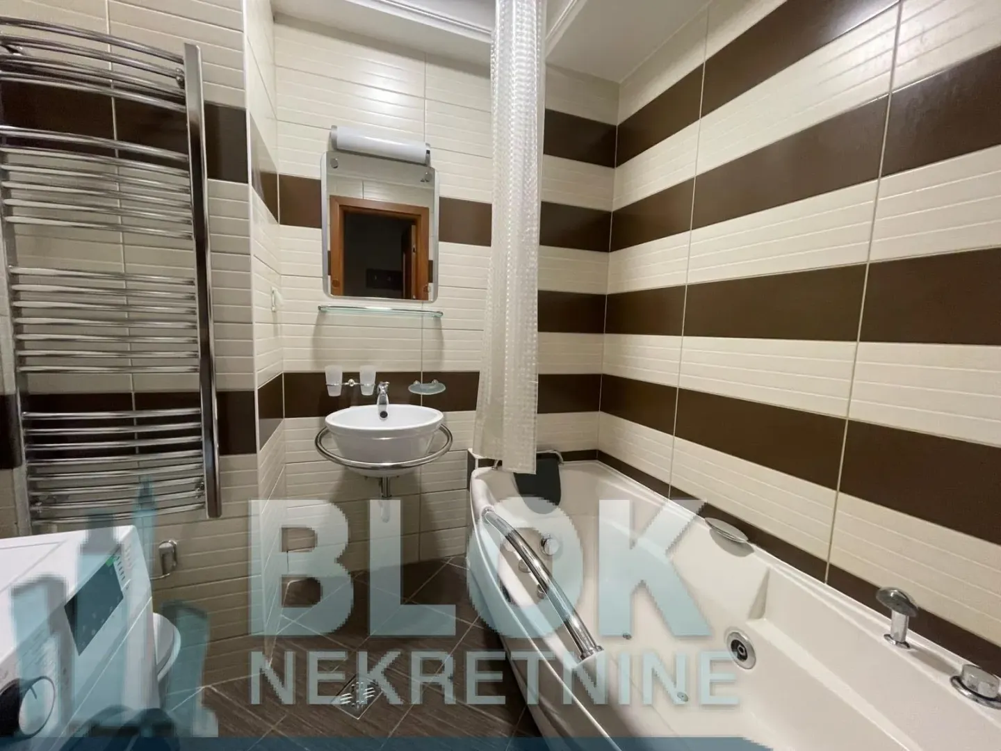 Izdavanje, jednosoban stan, 55m², Centar, Podgorica