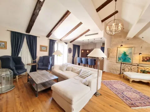 Sale, three bedroom apartment, 192m², Stari Grad, Budva - image 1