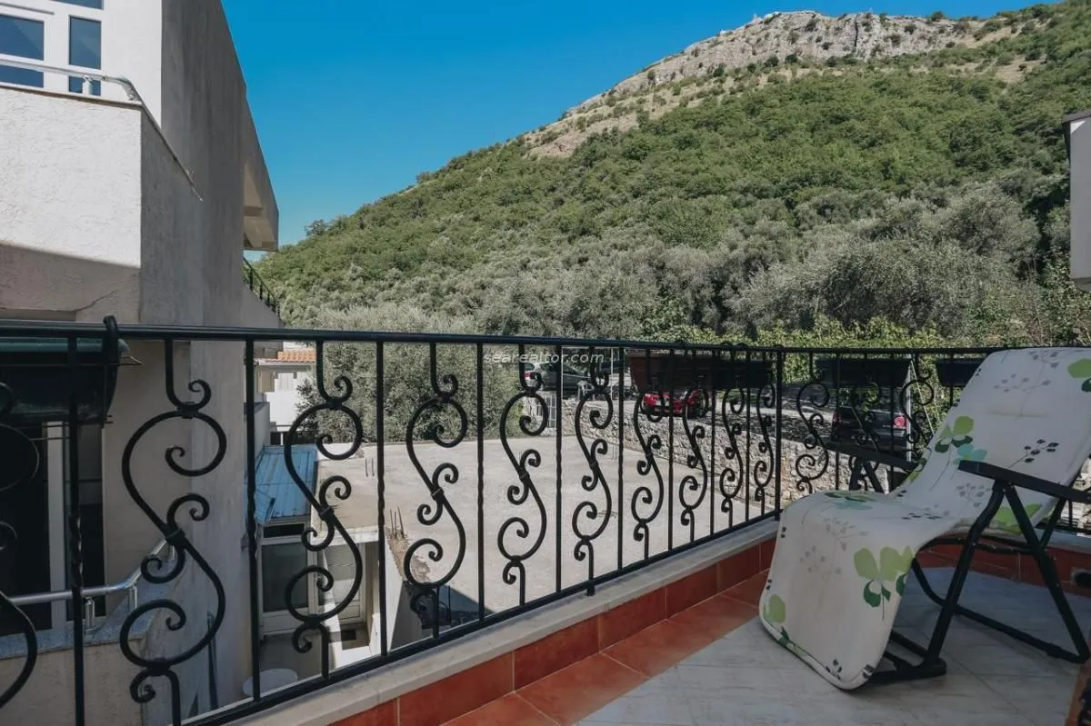 Sale, four bedroom apartment, 82m², Sveti Stefan, Budva