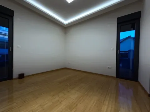 Rent, house, 160m², Dalmatinska ulica, Podgorica - image 8