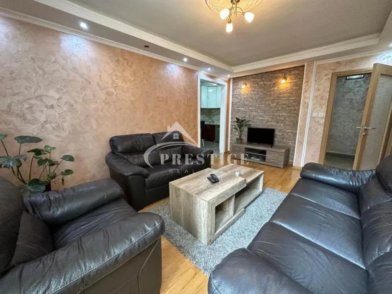 Izdavanje, dvosoban stan, 60m², Blok 5, Podgorica