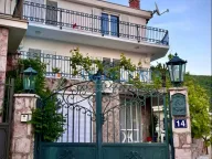 Prodaja, kuća, 260m², Petrovac, Budva - image 1