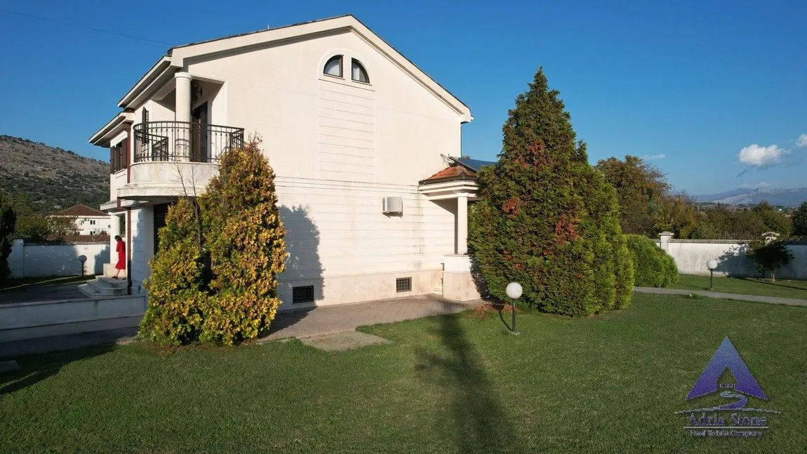 Sale, house, 308m², Tološi, Podgorica