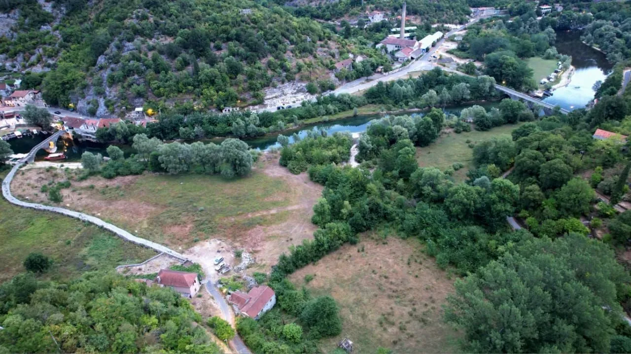 Prodaja, plac, 1300m², Cetinje, Crna Gora