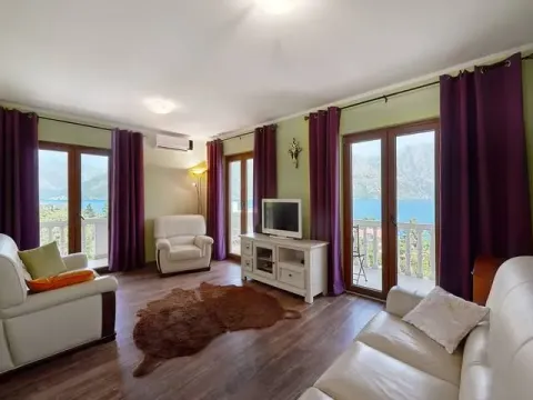 Prodaja, trosoban stan, 72m², Prčanj, Kotor - image 5