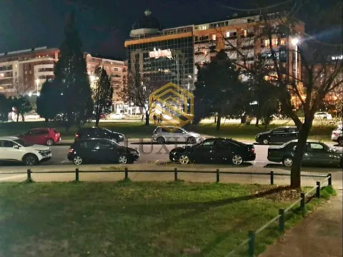 Izdavanje, poslovni prostor, 80m², Blok 5, Podgorica - image 9