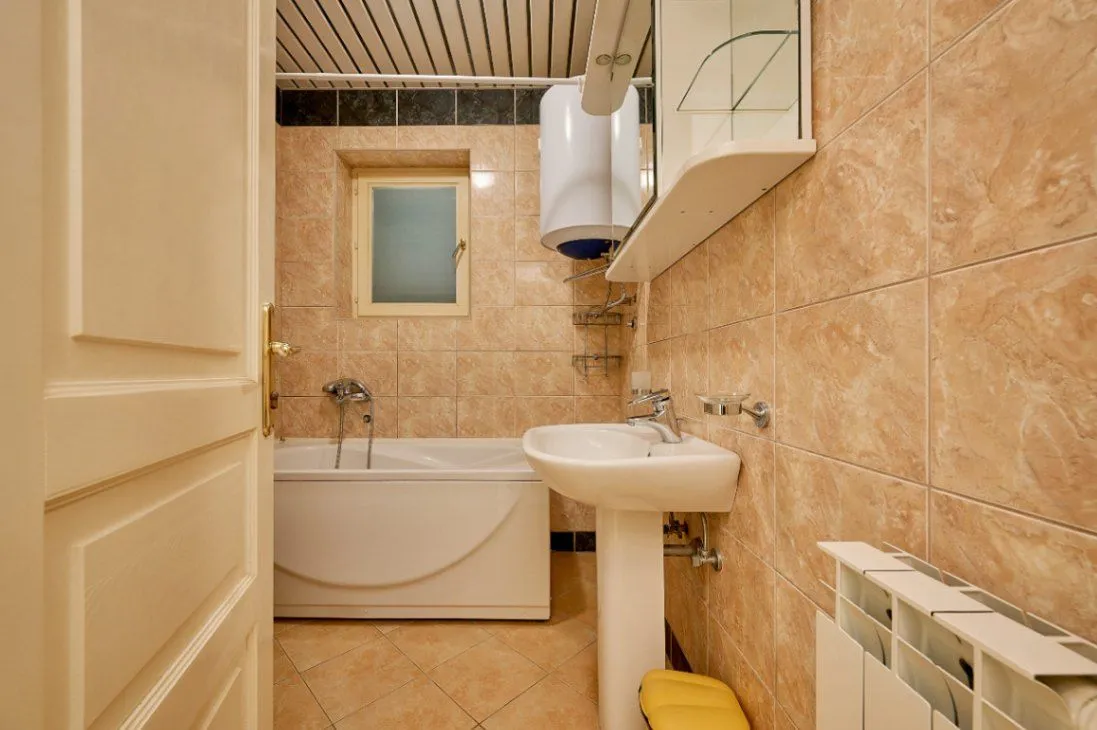 Sale, four bedroom apartment, 95m², Sveti Stefan, Budva