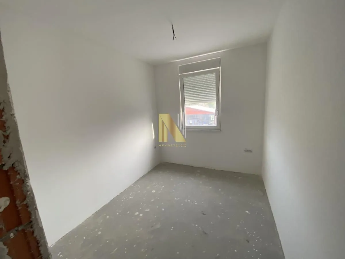 Prodaja, trosoban stan, 61m², Alibegovac, Petrovaradin