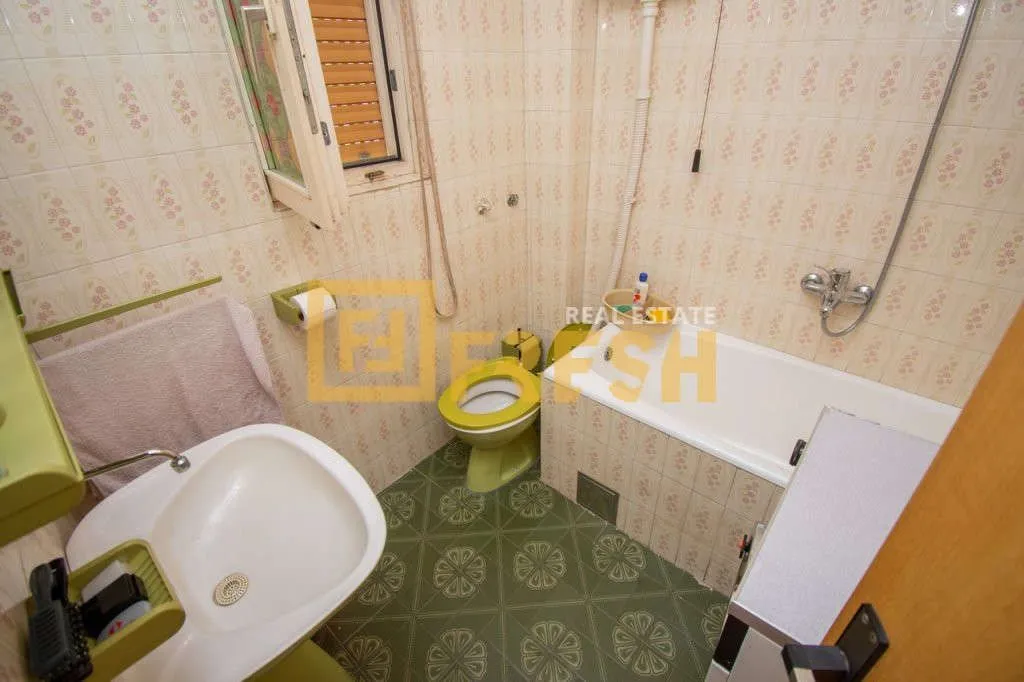 Sale, house, 214m², Tološi, Podgorica