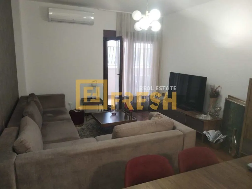 Izdavanje, dvosoban stan, 89m², Momišići, Podgorica