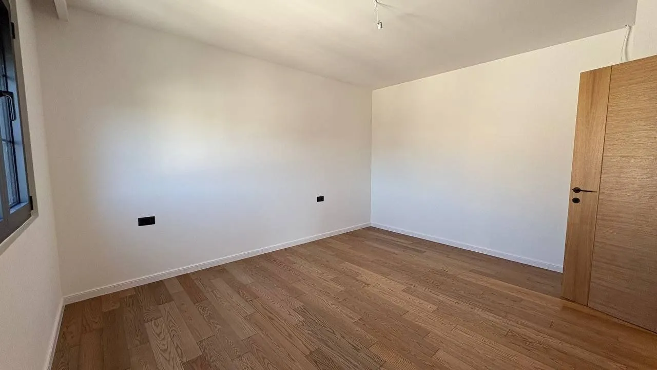 Prodaja, trosoban stan, 96m², Tivat, Crna Gora