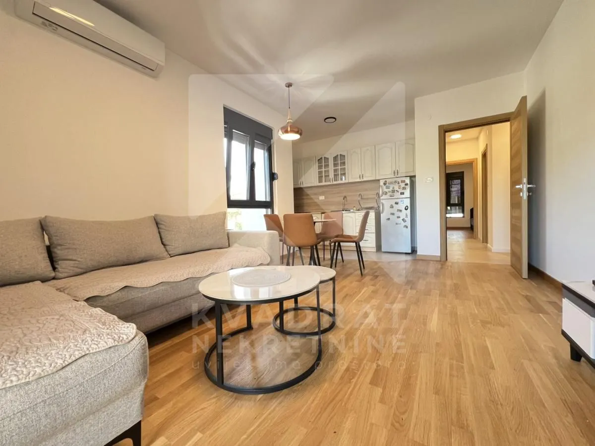 Izdavanje, dvosoban stan, 61m², Tološi, Podgorica