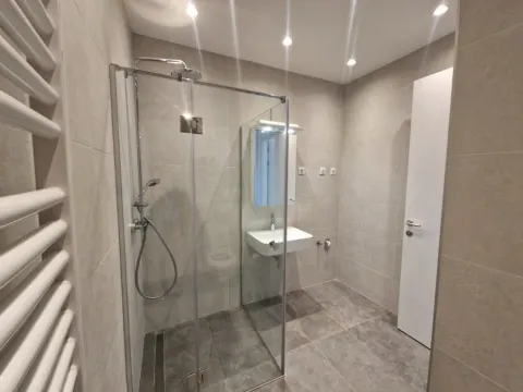 Izdavanje, petosoban stan, 155m², Stari Grad, Beograd - image 11