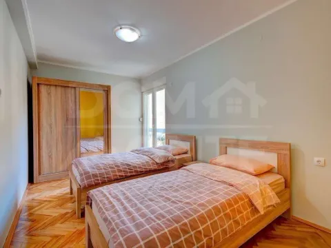 Rent, two bedroom apartment, 75m², Tivat, Crna Gora - image 3
