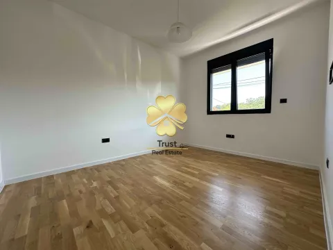 Izdavanje, dvosoban stan, 100m², Blok 9, Podgorica - image 6